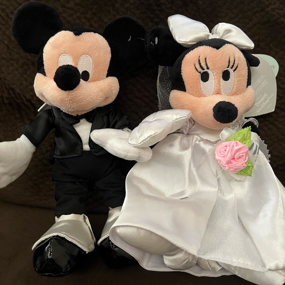 Mickey and Minnie Disneyland Exclusive Wedding Musical Bride and Groom Plush NEW